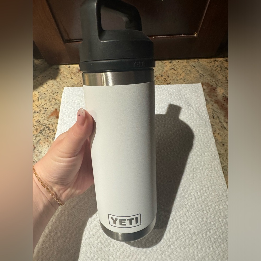 Yeti Rambler 18 oz Water Bottle l With Chug Cap in the color White